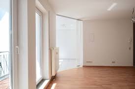 Rollos in jedem raum verfügbar. Moderne 1raumwohnung Mit Loggia Pantrykuche Stellplatz Wohnung In Erfurt Etagenwohnung