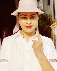 Simi Garewal (@simigarewalofficial) • Instagram photos and ...