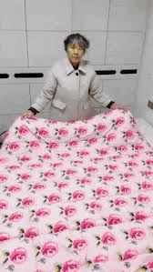 Possibly the most important lesson (or reminder) we gained from tidying up with marie kondo is that there's often a deeper. Tricks To Fold Unused Quilt This Is Not Easy To Loosen Good For Storage Konmari