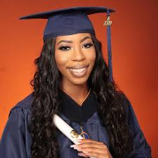 Congratulations to Soror Daria Johnson!💖 She graduated with her Bachelor  of Science in Social Work👨‍👩‍👧‍👦. She plans to continue her education  by pursuing her Masters in Social Work at Morgan State🐻🧡💙 to