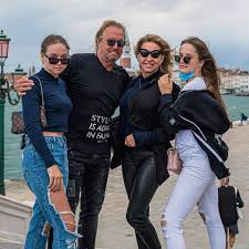We did not find results for: Carmen Geiss Sieht Die Zukunft Ihrer Tochter Davina Und Shania Aus Gala De