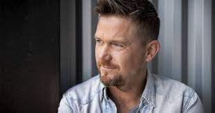 Het is een spannende dag voor johnny de mol: Johnny De Mol Is Now Getting A Talk Show Because Daddy Is Still The Boss There Media Podcasts Netherlands News Live