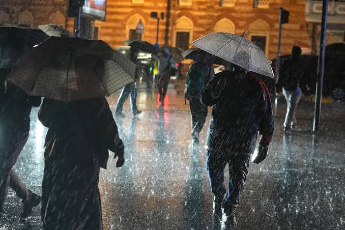 Sağanakla perişan olan İstanbul'da ikinci ölüm: Ayazağa'da selde bir kişi  hayatını kaybetti - Evrensel