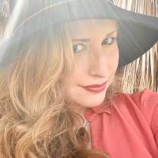 Sonia Stella's Instagram, Twitter & Facebook