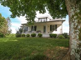 Country Home Ky With 5 Acres Barn Farm For Sale Greensburg Green County Kentucky Farmflip Country Homes For Sale Country House Green County