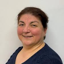 Vandaag in de Spotlight: Drs. Karaca Ervaring met besnijdenissen zowel klem  als klassieke methode Sinds 2011 werkzaam als besnijdenisarts. Ik vind  persoonlijk dat elke kind recht heeft op een angstvrije en pijnloze