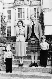 France 2 retrace son parcours, de sa naissance en grèce, à son rôle auprès de la reine, en passant par sa carrière. Epingle Sur Windsor Family