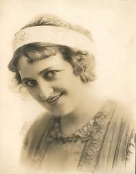 346 Portrait Photographs Of Women Image: PICRYL