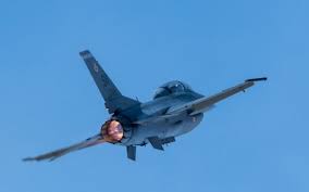 Team shaw tests agile equipment. F 16 Viper Demo Team Fargo Airsho