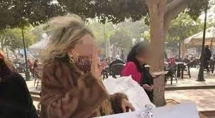 ألقت الأجهزة الأمنية المصرية القبض على المتهمة بتصنيع قطع حلوى على هيئة أعضاء تناسلية، بعد انتشار صور ظهرت فيها هذه الحلويات أثناء احتفال عيد ميلاد إحدى عضوات نادي الجزيرة. 0 R8s1iv6juwjm