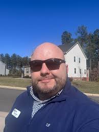 Who can take brand photos in Richmond area?