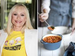 La linea di ragù e salse di toscana in tavola si sviluppa attraverso una ricerca molto attenta di ricette tradizionali e di ingredienti locali, pregiati e provenienti da filiera. Raffaella Carra La Ricetta Del Suo Ragu Alla Bolognese Cook