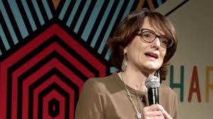 Una faccia allegra, un sorriso spontaneo e tanta voglia di divertire e divertirsi. Biografia Di Elena Bonetti