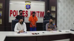 Kuli bangunan mandi pake sempak. Koleksi Video Tetangga Saat Di Kamar Mandi Pria Di Kutim Terancam 12 Tahun Penjara Kabar Etam