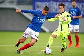 Aron leonard dønnum (gebore 20 april 1998) is 'n noors sokker speler wat tans speel as 'n middelveldspeler vir vålerenga. Aron Donnum Til Hamkam Valerenga