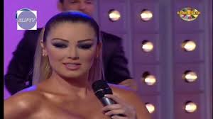 Ben bir şarkıyım söz müzik sensin. Petek Dincoz Sihirbaz Carkifelek Pretty