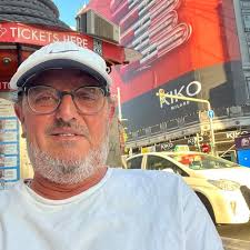 Es proprio El . Que asco Dior mío