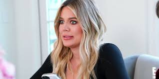 If you've already got natural waves, your first step is to bend over. Kuwtk Khloe S Shocking Natural Hair Color Hairstyle Praised By Fans
