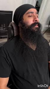 Hombres con Barba: Estilos y Cuidado en Brampton