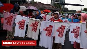 Membantu pengurus lain jika sedang berhalangan atau kesulitan mengerjakan suatu hal. Tangis Prt Di Tengah Pandemi Covid 19 Dipecat Lewat Whatsapp Tidak Dapat Pesangon Dan Bertahan Dalam Lilitan Utang Bbc News Indonesia