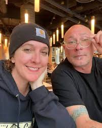 Gathering greetings from fans in Full Custom Garage group