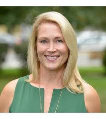 Lori Lange's Instagram, Twitter & Facebook