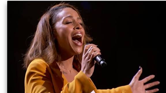 Glennis Grace zingt Nothing Compares 2 U bij America's Got Talent