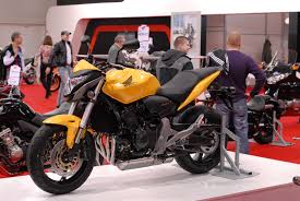 On paper, this new engine sits bang in the middle of a sporty 160cc and a 200cc motorcycle. Honda Cb600f Wikipedia
