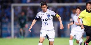 Kazuyoshi miura ist der älteste profi der welt bild: Kazuyoshi Miura Altester Fussball Profi Der Welt Verlangert Vertrag In Japan Mopo De
