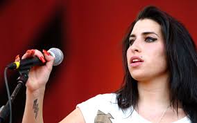 She combines '60s r&b and soul, . Amy Winehouse Steckbrief Und Fakten