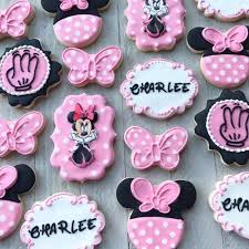 In this cookie decorating lesson, learn three unique designs that place the mouse's under the need to make cookies but don't have time to run to the store? Minnie Mouse Cookies Minnie Mouse Birthday Minnie Mouse Cookies Birthday Cookies Disney Cakes
