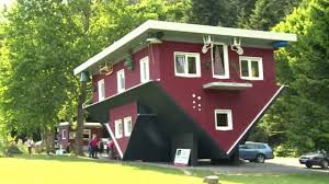 Gebaut im stil eines wohnhauses mit einem wohnzimmer, einem schlafzimmer, einem bad, einer küche, einem kinderzimmer sowie einem esszimmer. Haus Steht Auf Dach 17 30live Rheinland Pfalz Hessen