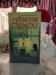 Fall in love penyanyi : Novel Preloved Semusim Rindu Wattpad