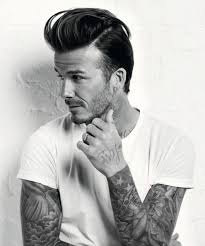 Cool david beckham hairstyles mega collection 2016 tagli di capelli da. David Beckham Capelli Lunghezza Media Corti Lati Lunghi Sopra Stile Hipster T Shirt Bianca David Beckham Hairstyle Celebrity Hairstyles Undercut Hairstyles