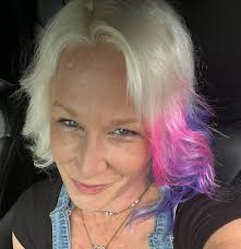 This 🎶FRIDAY🎶 I'm hosting Karaoke @ The Royal Crown Pub & Grill Colborne  8pm-12am. Come take the Stage 🤘and be a Star 🌟