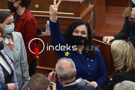 Vjosa osmani është betuar si presidente e republikës së republikës së kosovës. 0j5hlwbn63xfim