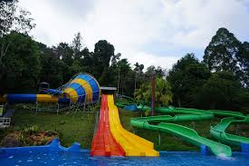 Featuring 14 attractions, you'll have the best time at the family splash adventure, racer slides, boomerang, water speed slides, sandy beachfront wave pool and more. 3 Tarikan Terbaru Di Bukit Merah Laketown Waterpark Sallysamsaiman Com