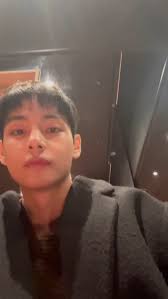 Nueva historia de TAEHYUNG🐯 en IG🧡 * hoy fue la primera nevada en Seúl.  ** TAE compartió a su artista favorito “Bill Evans” que lo ha escuchado 952  minutos. Siendo parte del