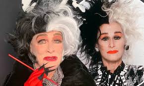 Teenaged estella has a dream. Glenn Close Transforms Back Into Cruella De Vil Two Decades After 101 Dalmatians Daily Mail Online