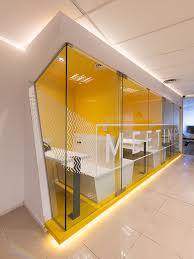 Kombinasi dengan warna kuning cerah bisa membuat rumah minimalis terlihat lebih luas dan ceria. Paduan Warna Cat Rumah Yang Bagus Dan Minimalis Suryani Studio