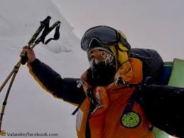 Mount everest—also known as sagarmatha or chomolungma—is the highest mountain on earth, as measured by the height of its summit above sea level. Revol Nutzte Am Everest Flaschensauerstoff Abenteuer Berg