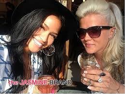 Sarah Snedeker's Instagram, Twitter & Facebook