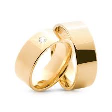 Alianca Lisa Envolta De Pedra Banhada Ouro 24k Anatomica Par Semi Joias Santoro Alianca Aliancas Banhadas A Ouro Aliancas De Casamento