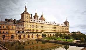 Sede de san lorenzo de el escorial de cruz roja, la organización con más de 14 millones de voluntarios que lleva a cabo acciones humanitarias en +190 países policía torrelodones @policiatorre. San Lorenzo Del Escorial Un Pueblo En El Que Perderse Esta Semana Madrid Secreto
