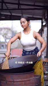 Huna Onao Biography, Age, Family & Movies - MixIndia