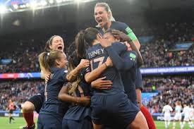 La france organisera la coupe du monde féminine 2019 suite à sa désignation en mars 2015 par le comité exécutif de la fifa. Coupe Du Monde 2019 La Presse Salue Le Demarrage En Fanfare Des Bleues L Equipe