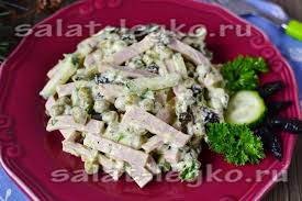 салат из свежей капусты с зеленым горошком и колбасой Salat S Chernoslivom I Kolbasoj Recept S Foto So Svezhim Ogurcom