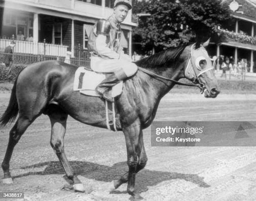 126 Seabiscuit Horse Stock Photos and High-Res Images - Getty Images