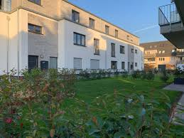 Efferen · 98 m² · 6.893 €/m² · 3 zimmer · 1 bad · wohnung · baujahr 1958 · balkon · fahrstuhl · kamin · parkett · fernwärme. Referenzen
