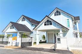 Learn tukang merayu in english translation and other related translations from malay to english. Bumbung Rumah In English